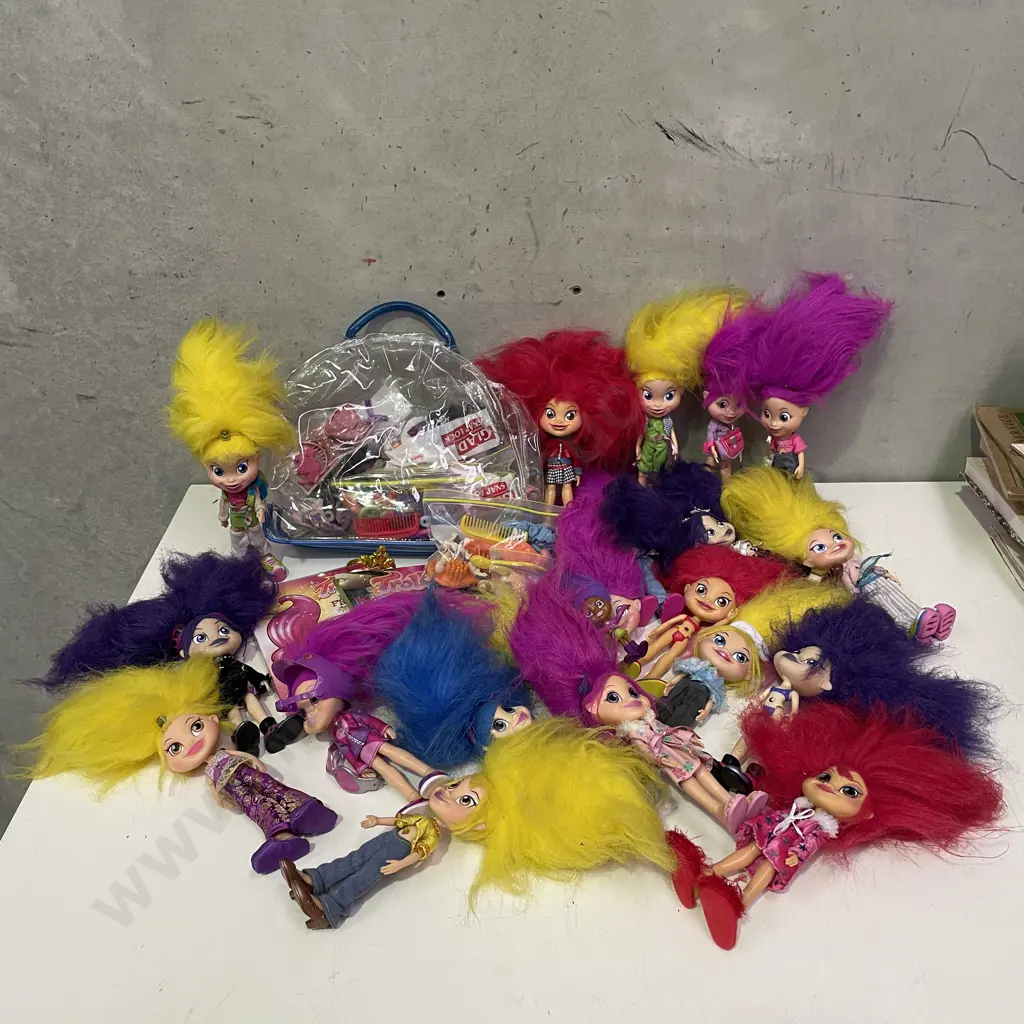 Assorted Trolls with accessories Image 1++
