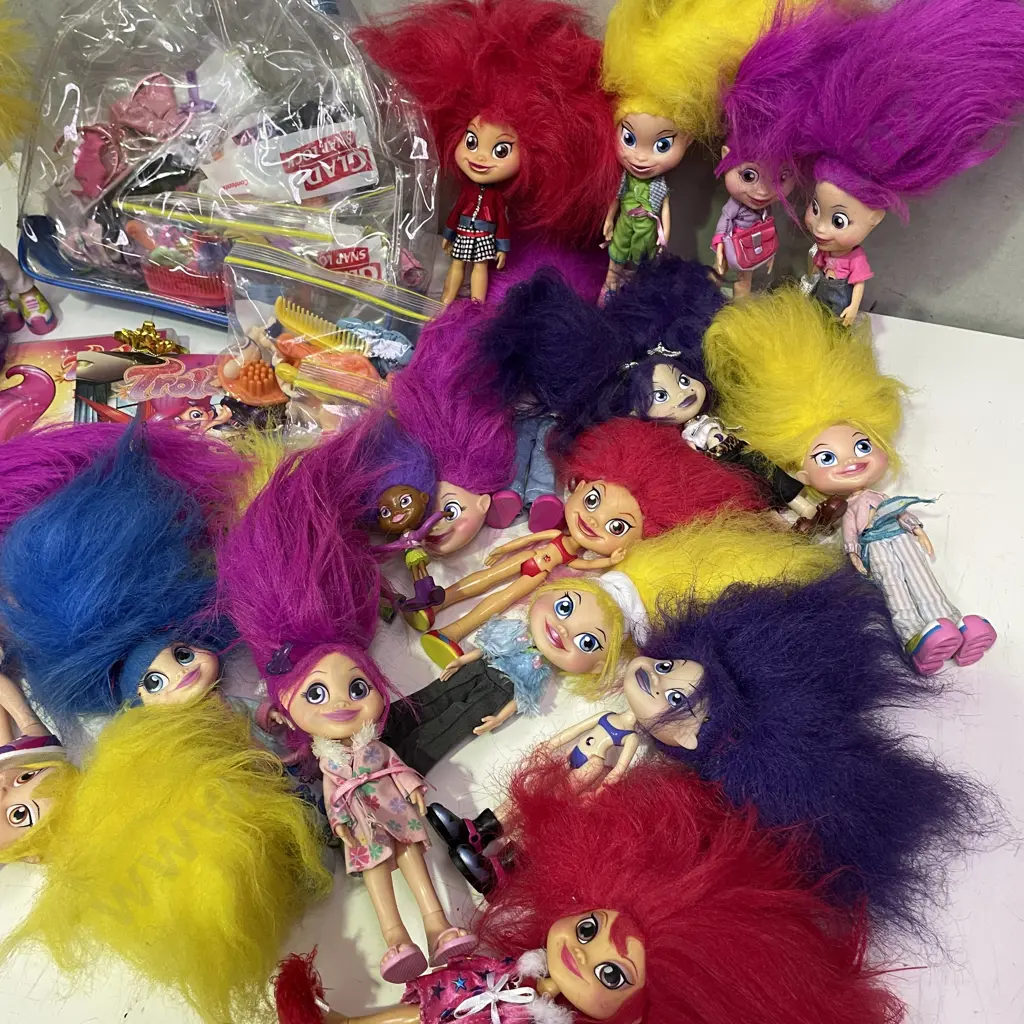 Assorted Trolls with accessories Image 1++