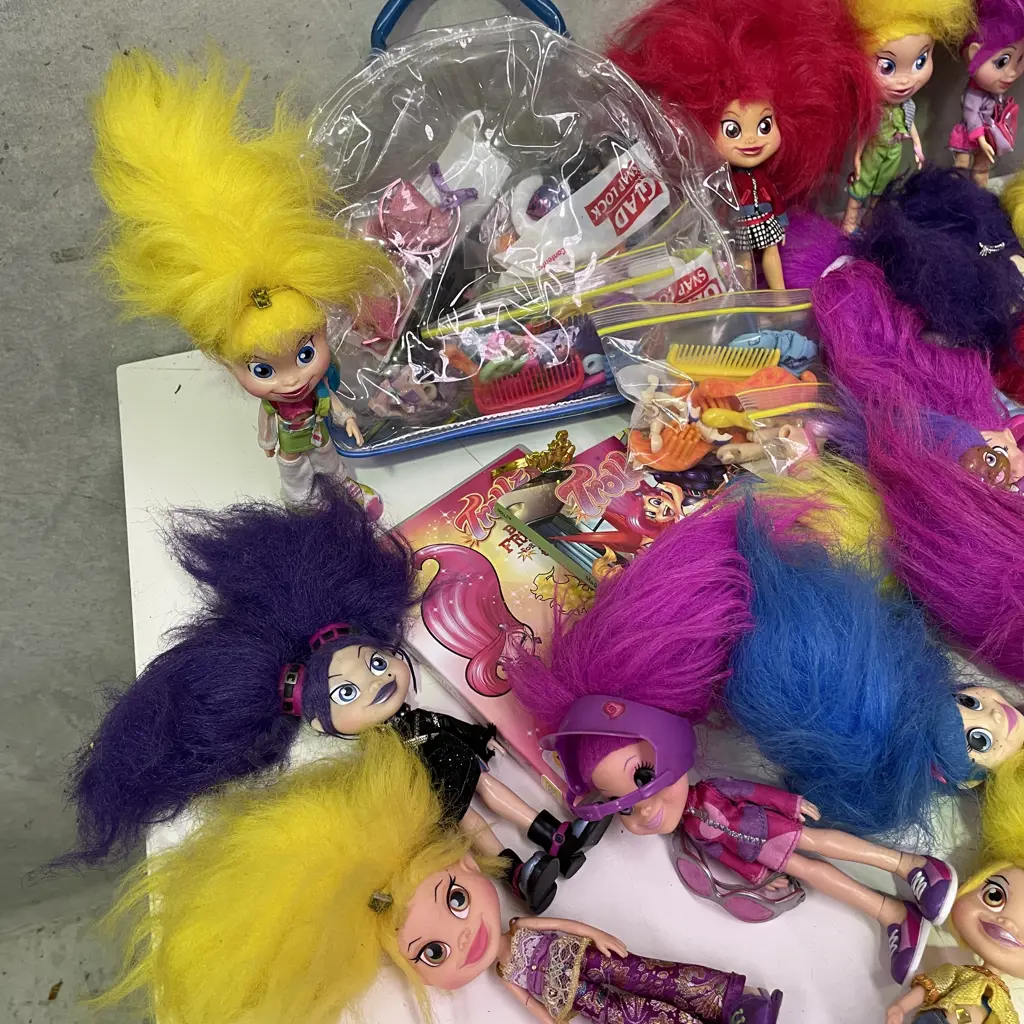 Assorted Trolls with accessories Image 1++