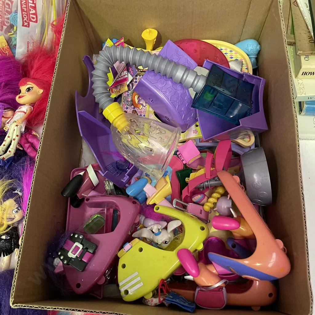 Assorted Trolls with accessories Image 1++