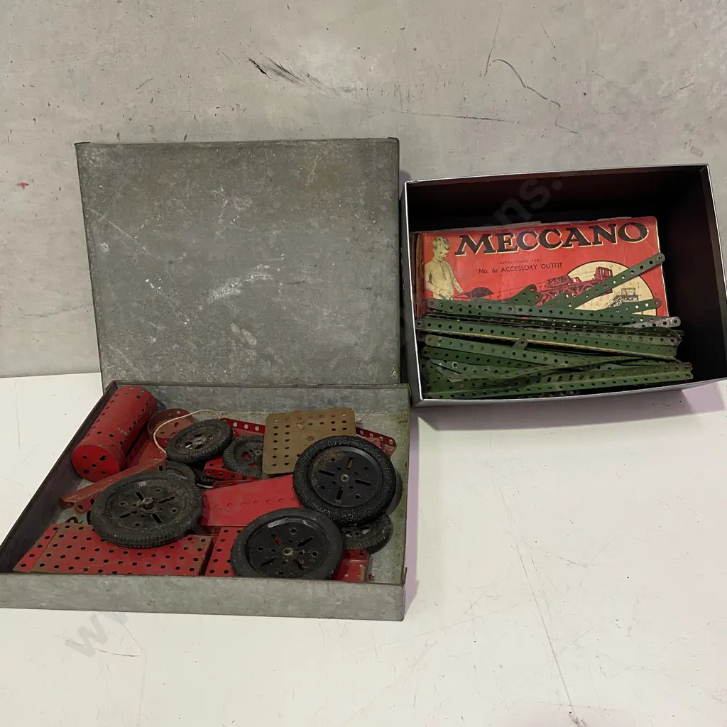 Box of Vintage Meccano Items Image 1++