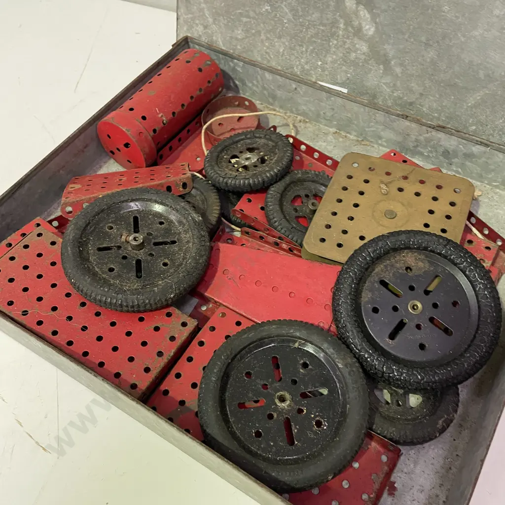 Box of Vintage Meccano Items Image 1++