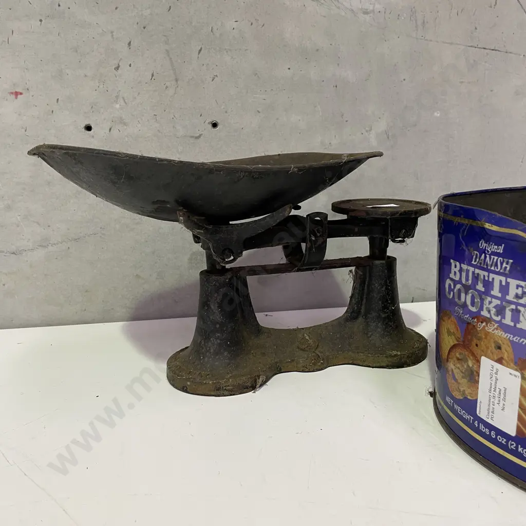 Vintage Scales with weights Image 1++