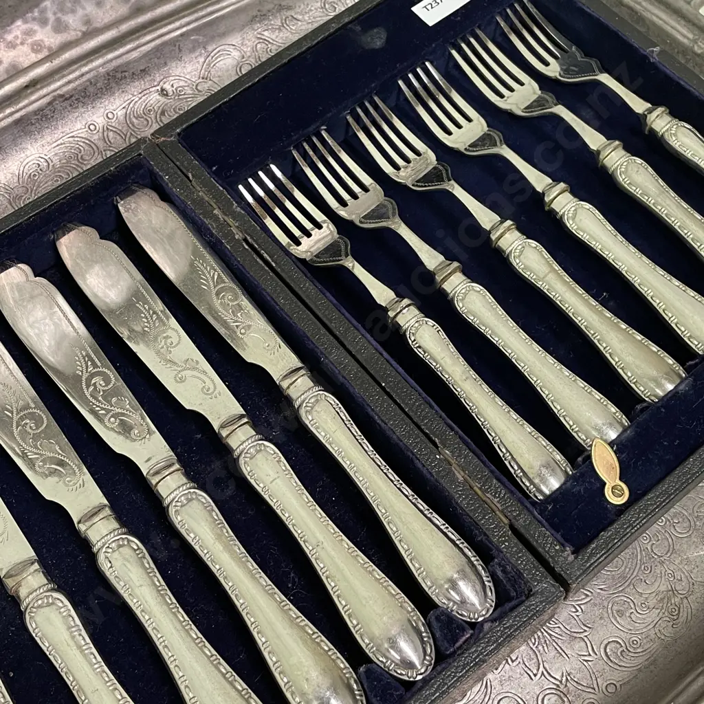 Boxed Quality Silver Plate Fish Set with two Trays Image 1++
