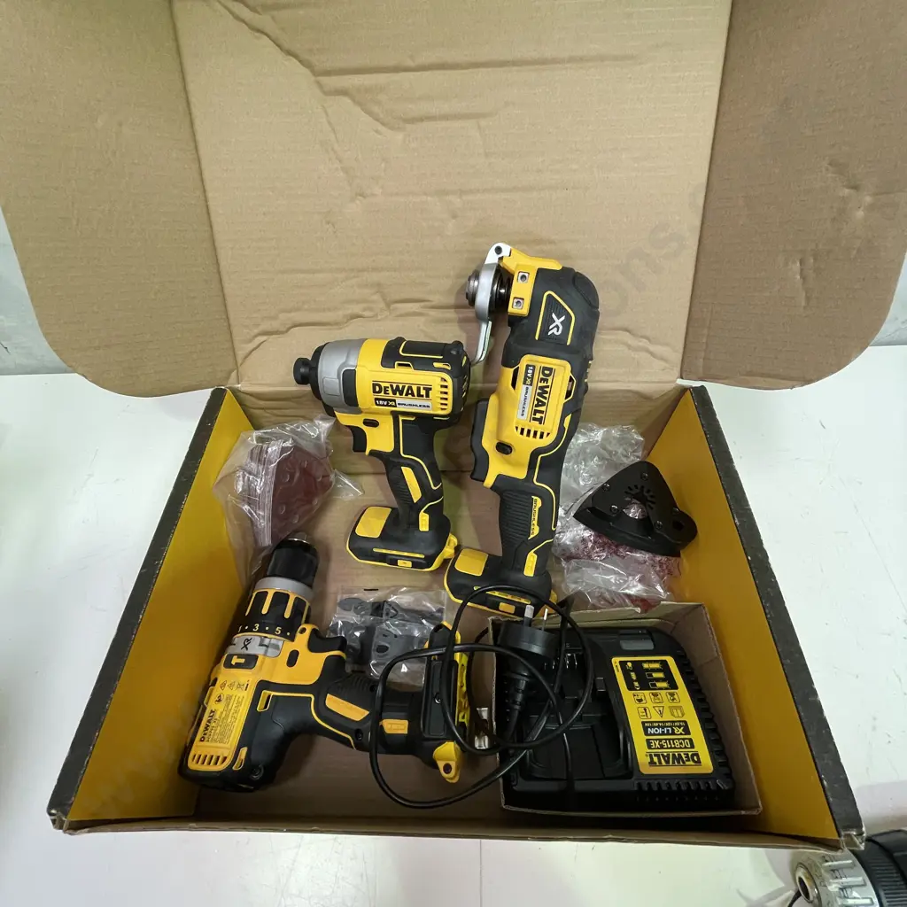 As New De Walt Combo Box. DCK323P1 Image 1++