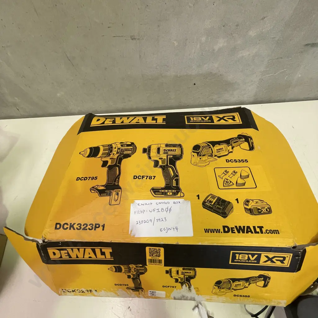 As New De Walt Combo Box. DCK323P1 Image 1++