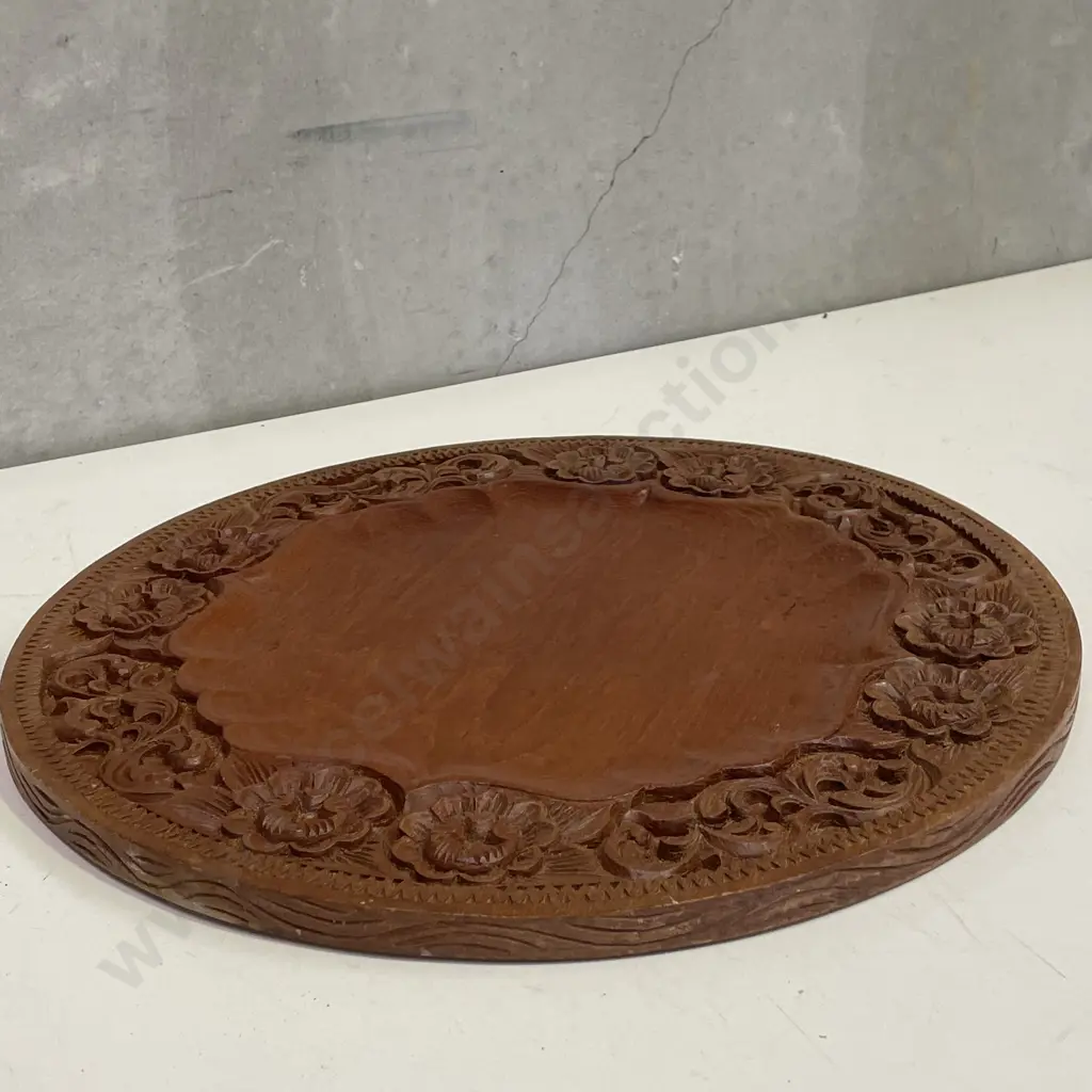 Large Carved Wooden Tray. Dia 50cm Image 1++