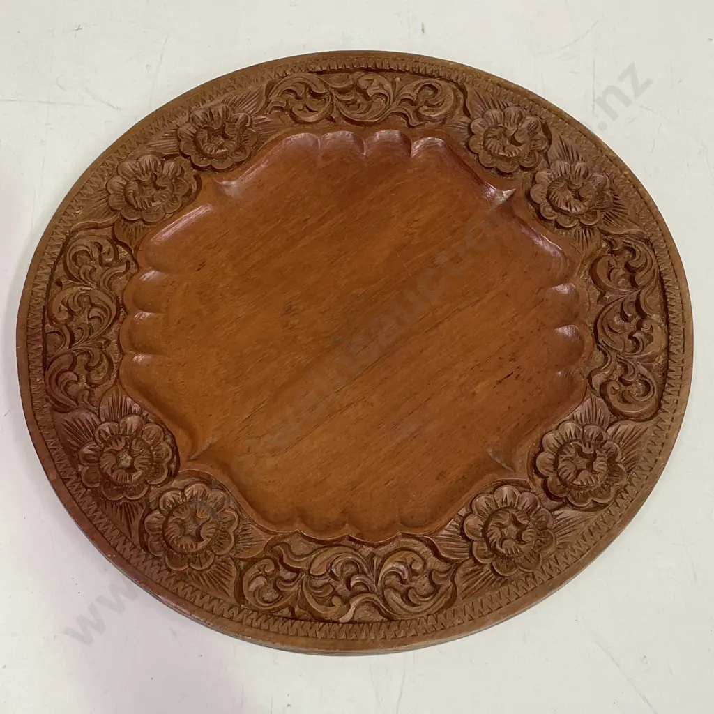 Large Carved Wooden Tray. Dia 50cm Image 1++