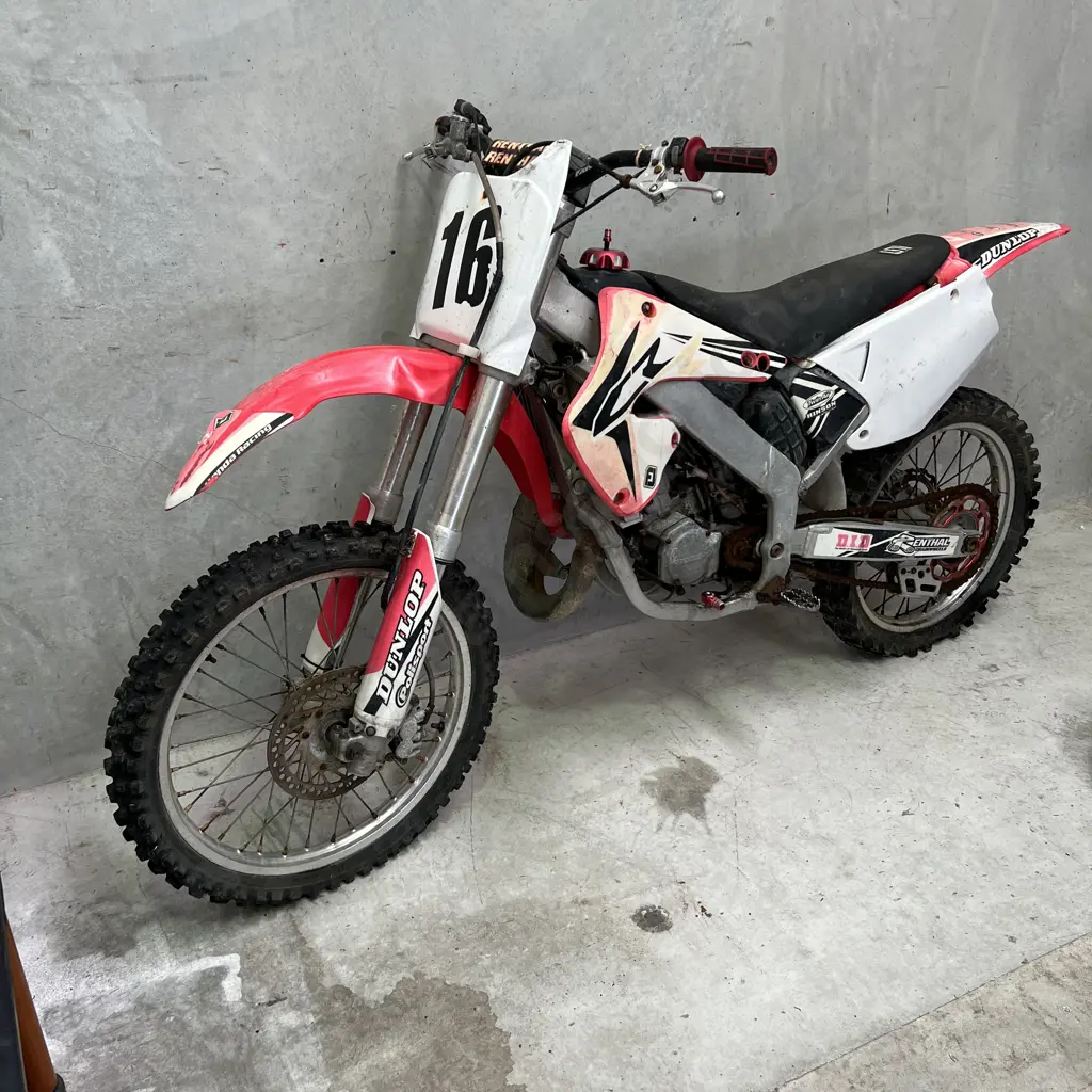 2001 Honda CR125R Moto-Cross/Trail Bike. VIN JH2JE01361M304465 Image 1++