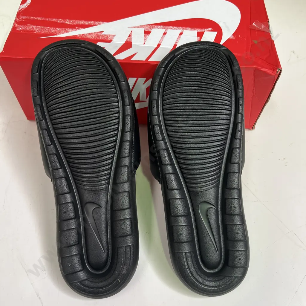 As new Nike Victori One Slide, Black, UK11/US10 Image 1++