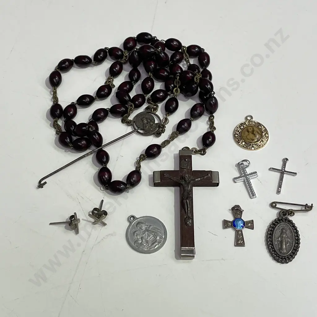 Assortment of Religious Themed Jewellery Image 1++