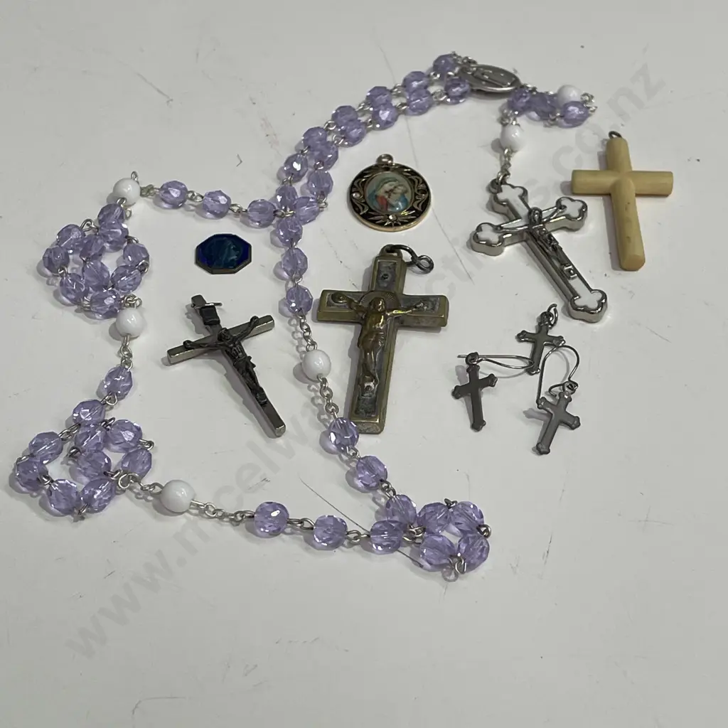Assortment of Religious Themed Jewellery Image 1++