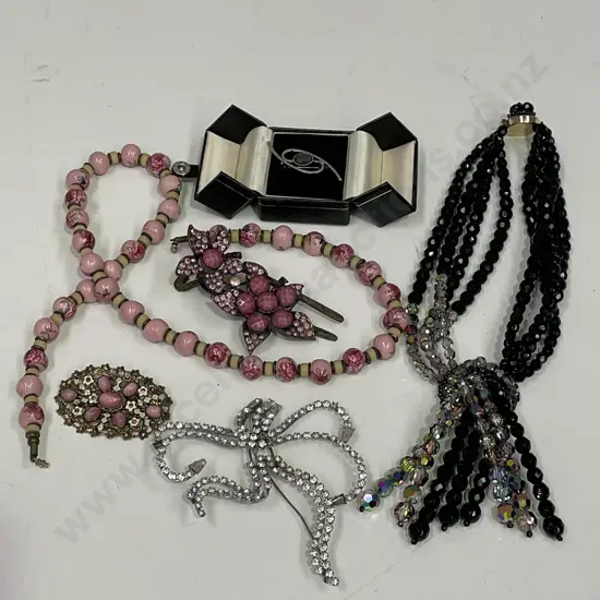 Assorted Vintage Jewellery