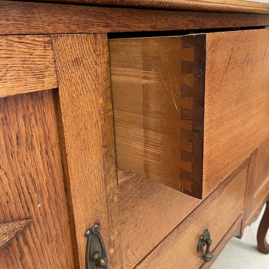 Vintage Solid Oak Buffet/Sideboard. 2 Door, 3 drawer. H91 W125 D49cm Image 1++