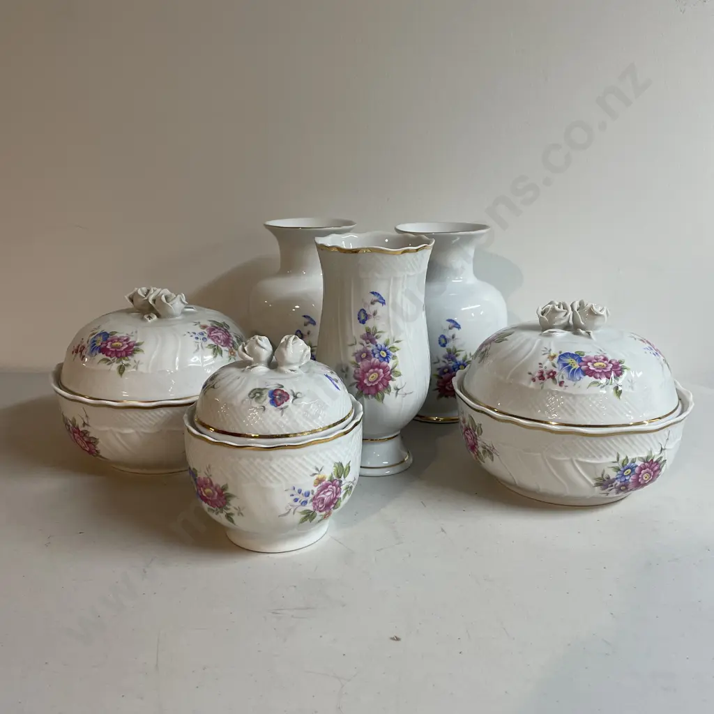 Vintage Assorted Hollohaza Hungarian Porcelain Lidded Tureens, vases, etc Image 1++
