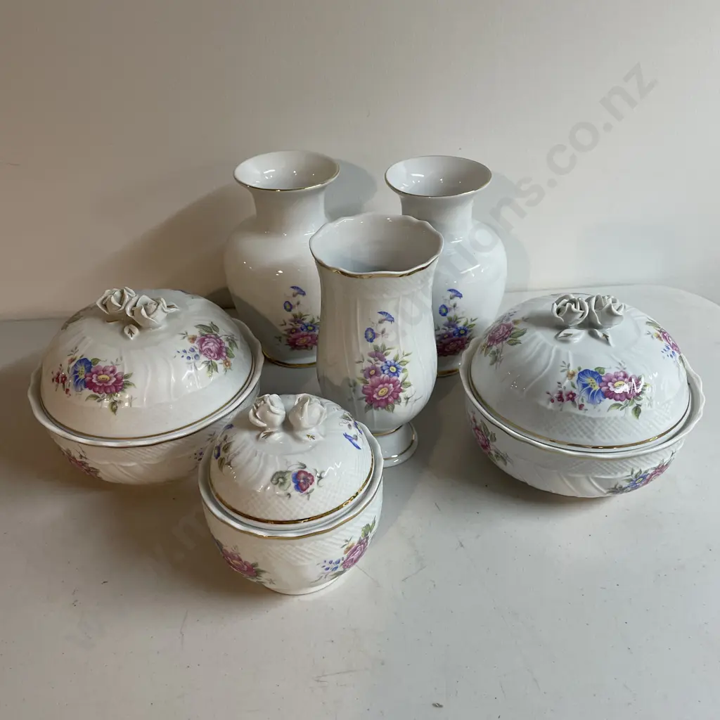 Vintage Assorted Hollohaza Hungarian Porcelain Lidded Tureens, vases, etc Image 1++