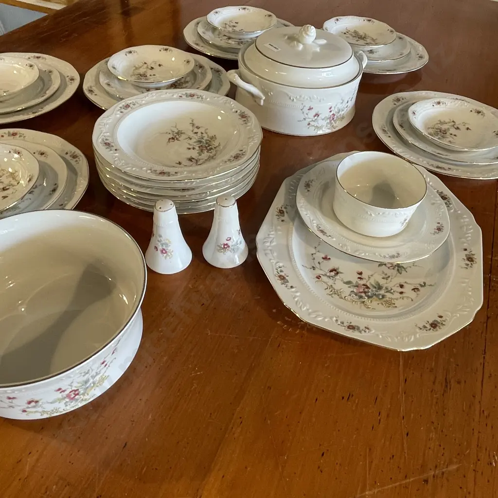 Vintage Huguenot Royale Porcelain 6 Place Setting Dinnerset with extras. Handpainted Floral pattern Image 1++
