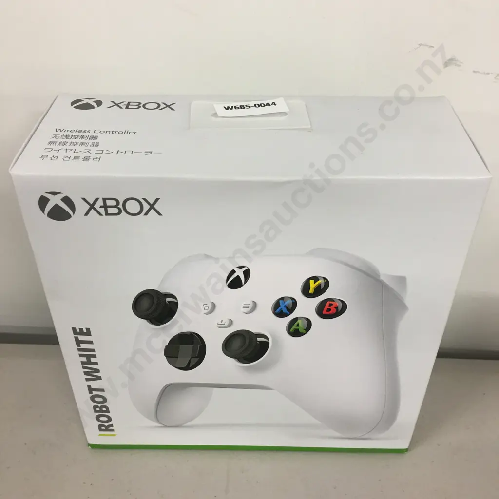 New Xbox Wireless Controller Robot White Image 1++