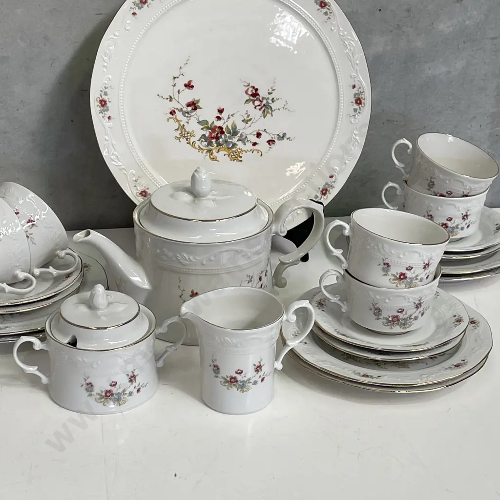 Vintage Huguenot Royale Porcelain 26pce Teaset. Handpainted Floral pattern. Includes Teapot, Milk, Sugar Image 1++