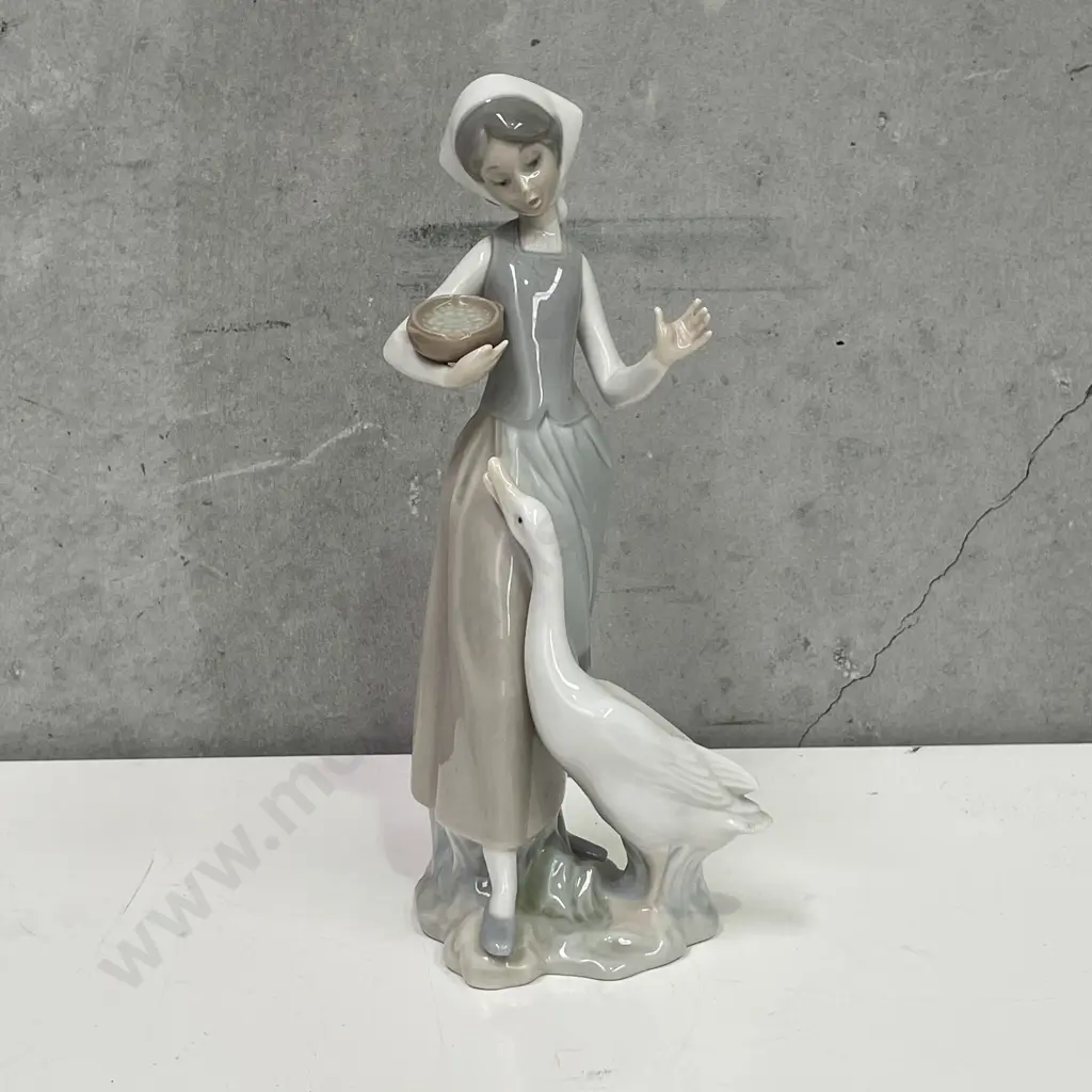Lladro Goose Girl Figurine. H24cm Image 1++