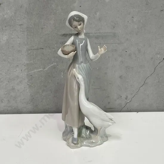 Lladro Goose Girl Figurine. H24cm