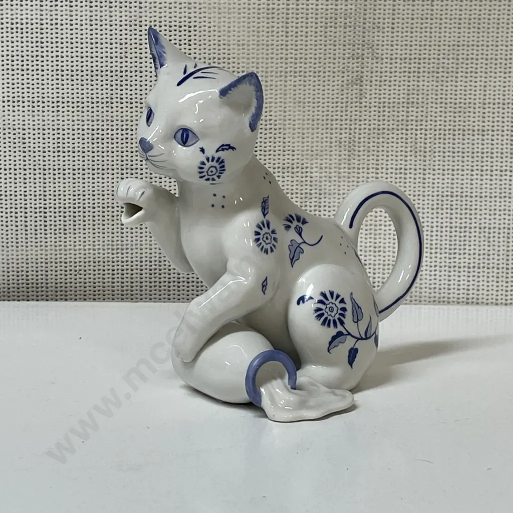 Country Friends Blue and White Cat Jug Image 1++