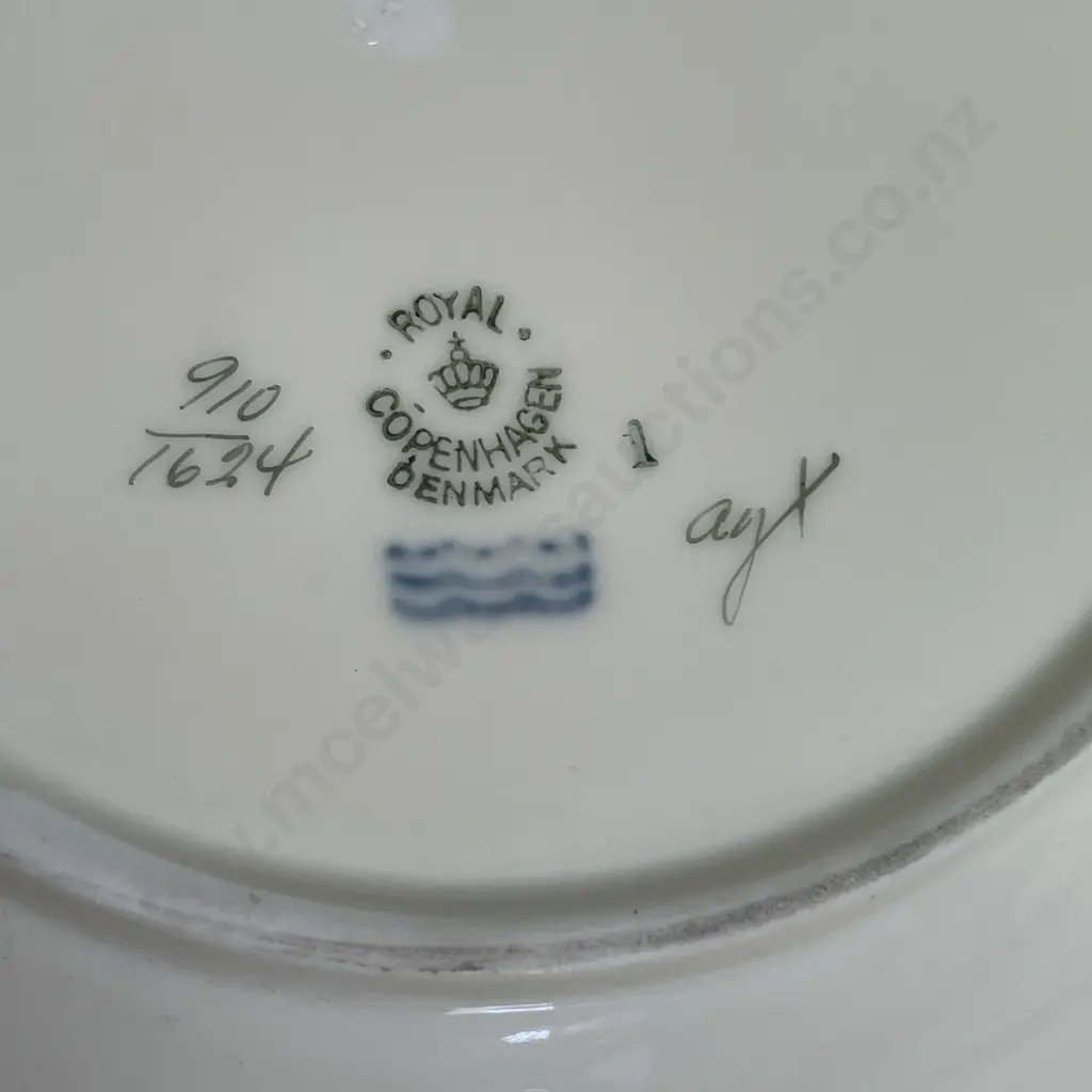 Royal Copenhagen Handpainted and fluted Dinner plates x 2 with luncheon plate Image 1++