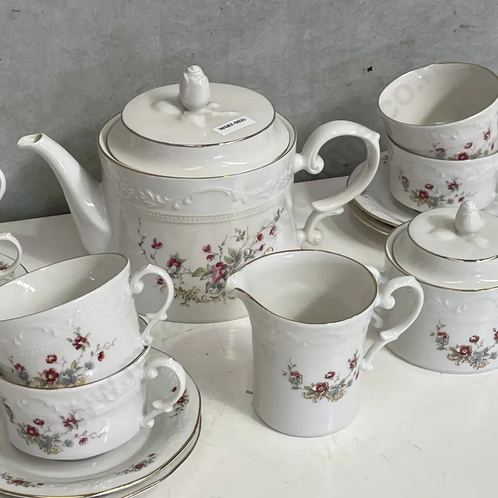 Vintage Huguenot Royale Porcelain Teaset. Handpainted Floral pattern Image 1++