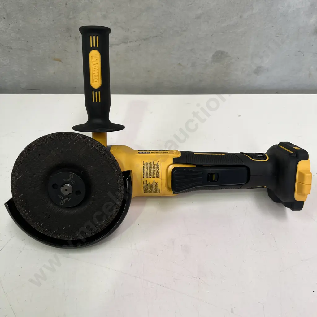 DeWALT Grinder. Model DCG416. Tool Only Image 1++