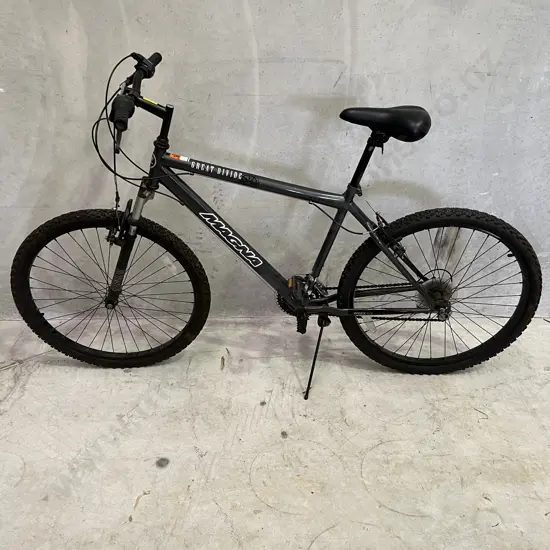 Magna Great Divide Mountain Bike. Model no 8205-88