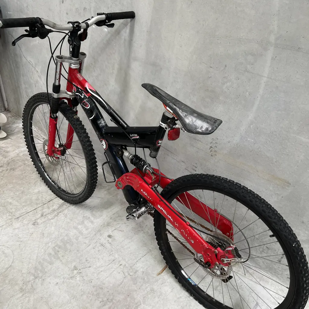 Limited Edition Holden Special Vehicles Promotional Bike. Front and rear shocks Image 1++