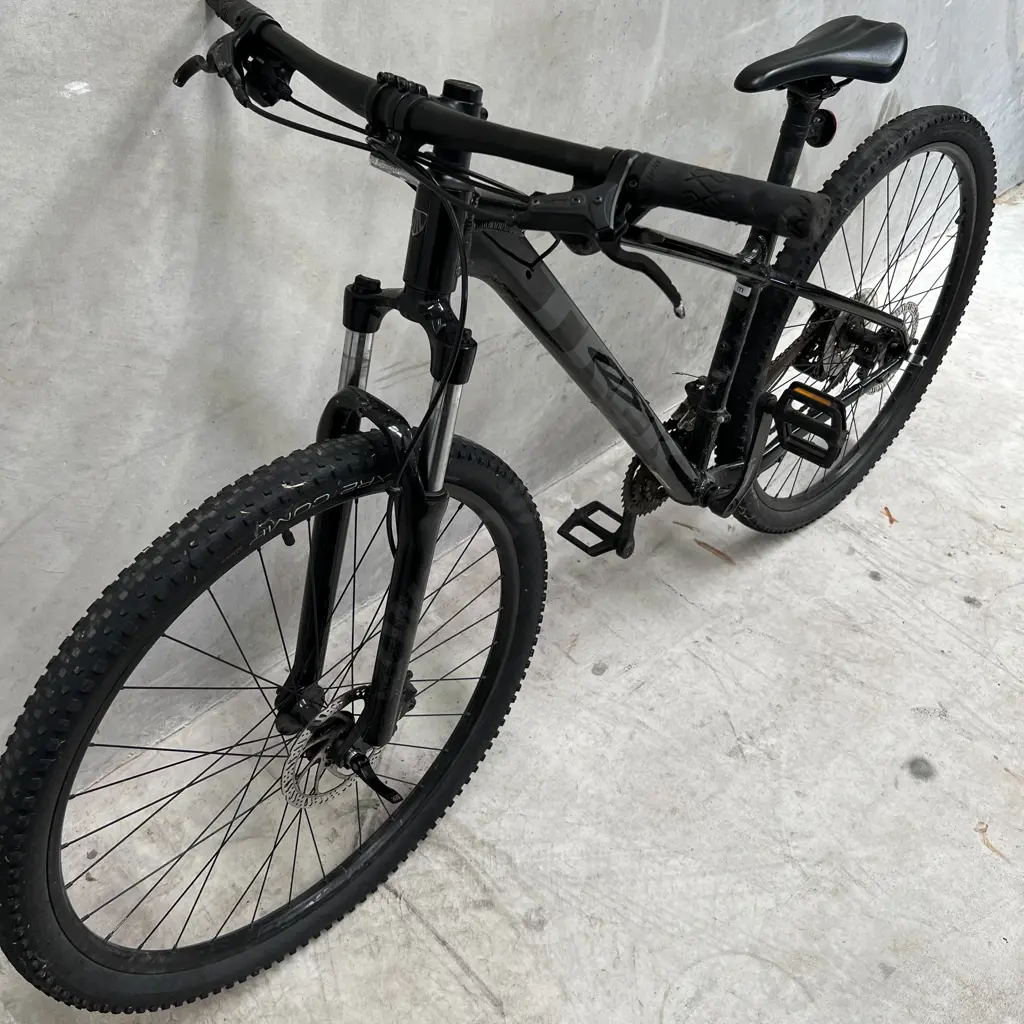 TREK Marlin 5 Bike from EVO Cycles Mt Maunganui. Size M Image 1++