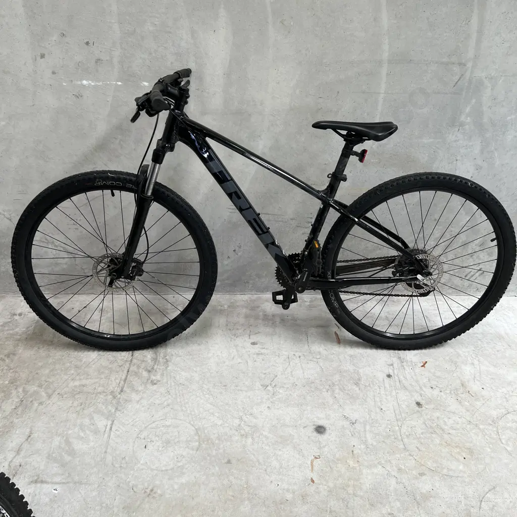TREK Marlin 5 Bike from EVO Cycles Mt Maunganui. Size M Image 1++