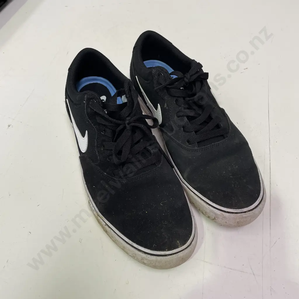 Pair of Nike Shoes. Size US11 Image 1++
