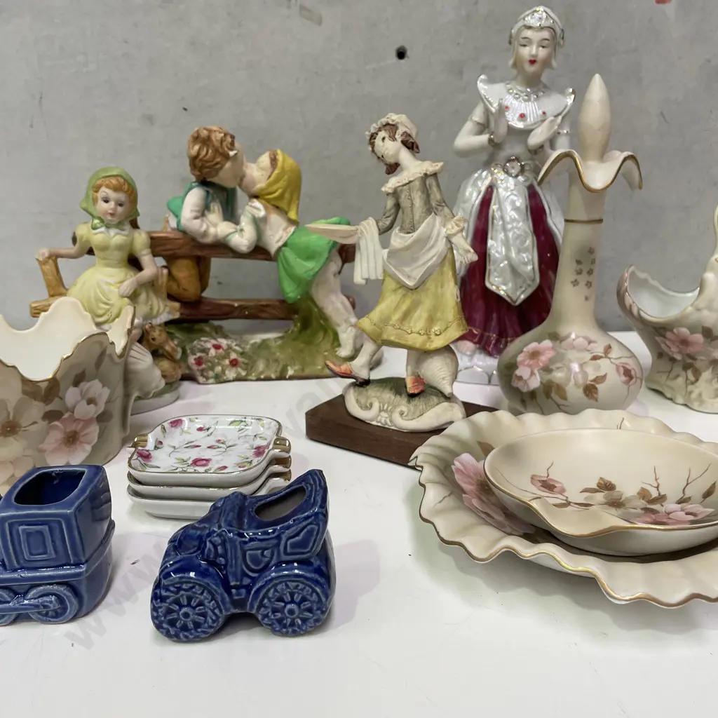 Box of Assorted items Image 1++