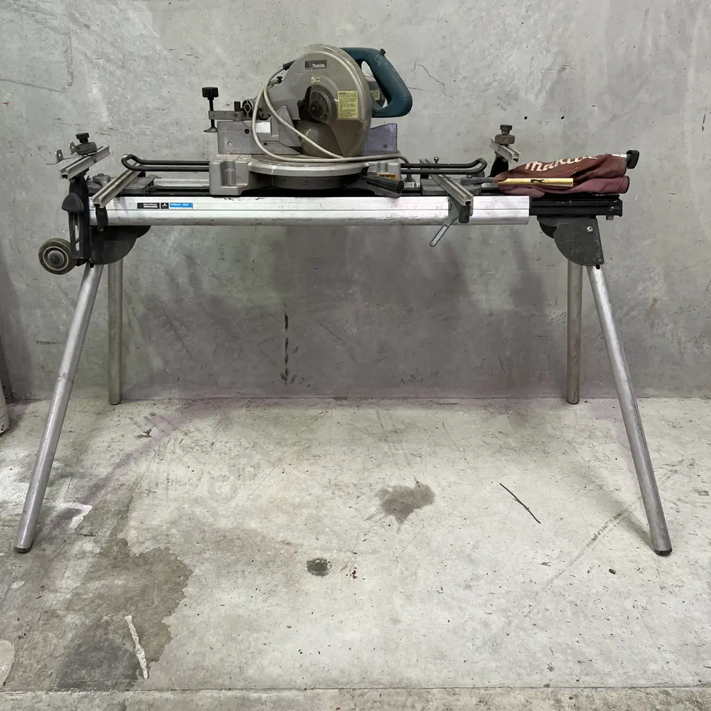 Makita LS1040 Compound Mitre Saw with Hitachi US610 Universal Workstation Image 1++