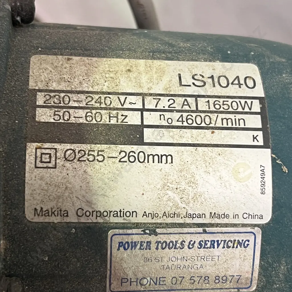 Makita LS1040 Compound Mitre Saw with Hitachi US610 Universal Workstation Image 1++