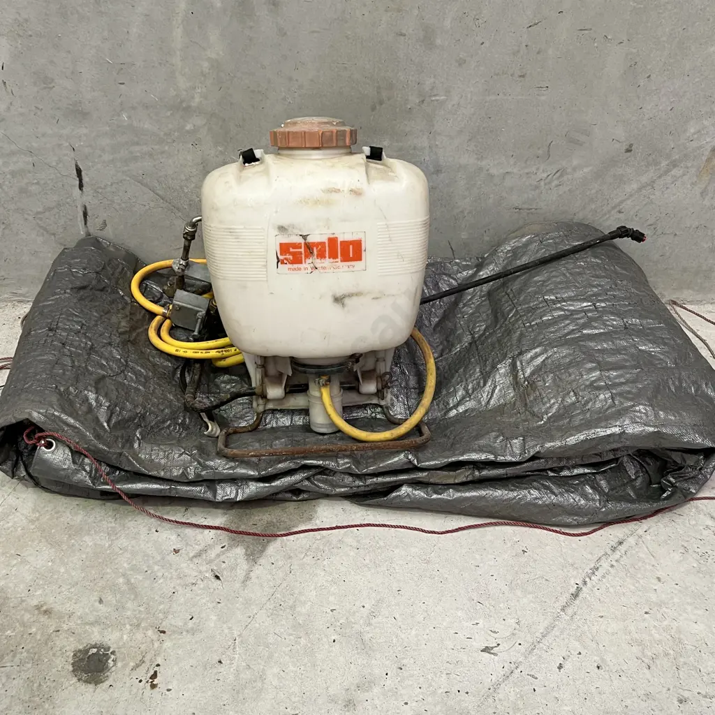 Solo Sprayer with Grey Tarpaulin Image 1++