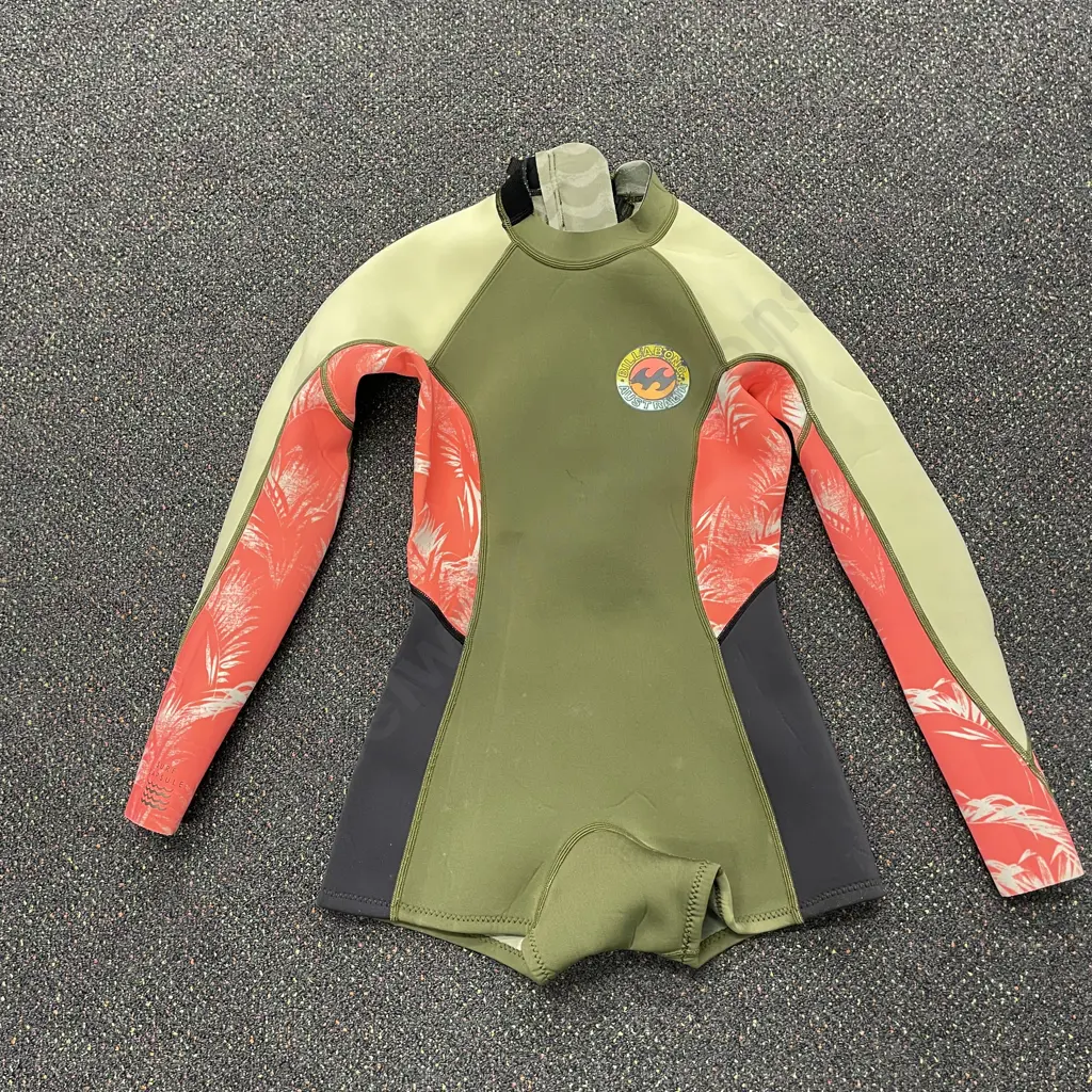 Billabong Wetsuit. Size as shown Image 1++