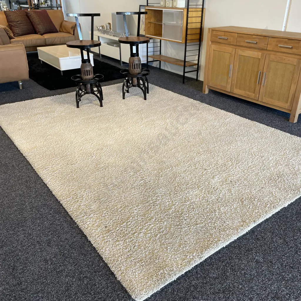 X-Large Cream Wool Floor Rug. 3.3m x 2.2 metres Image 1++