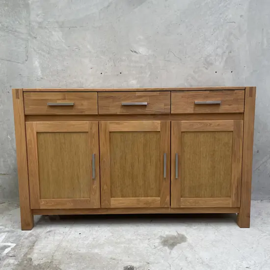 Ex Furnish "Modena" Solid Oak 3 Drawer, 3 Door Buffet/Sideboard L1.4m D46cm H87cm. Excellent Cond