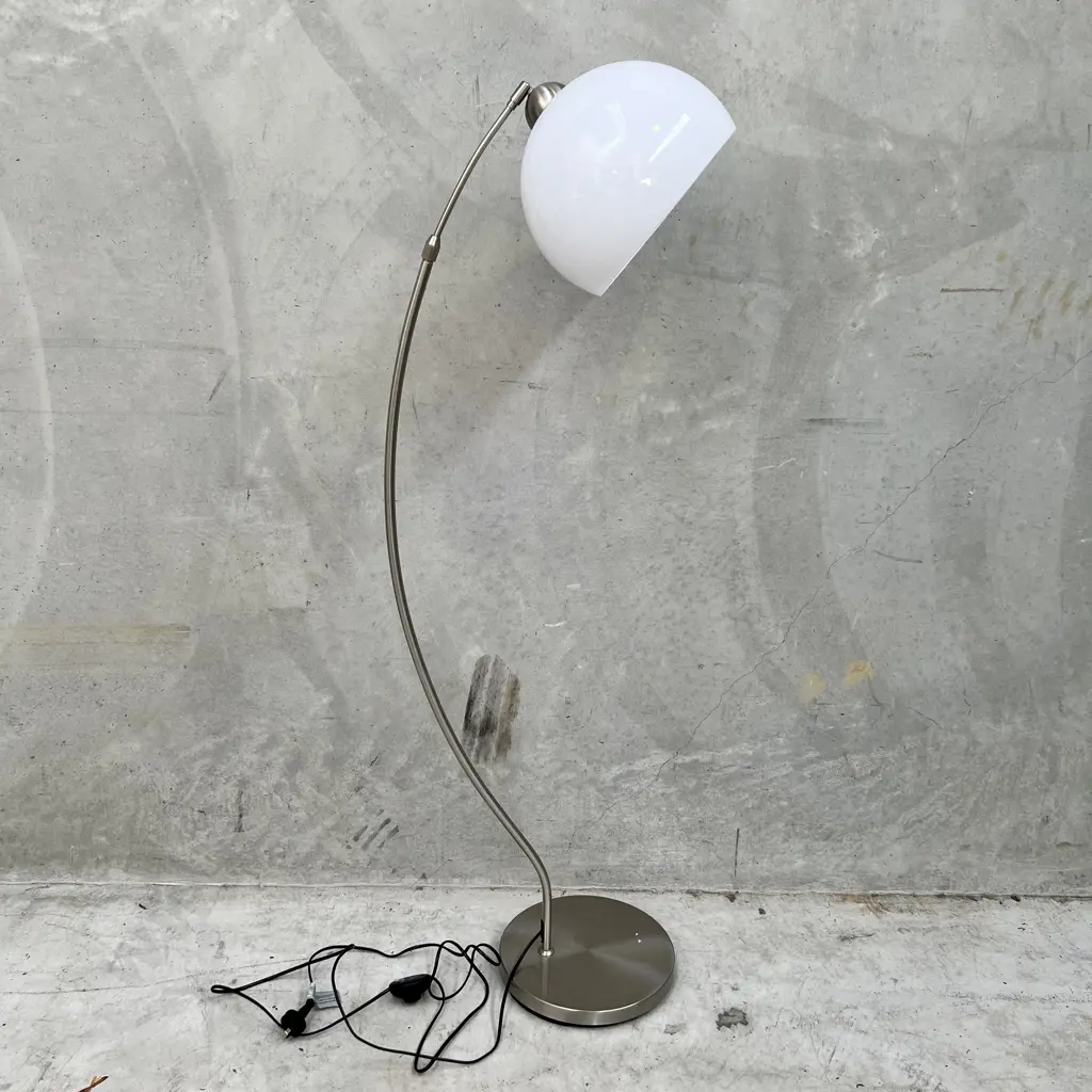 Mid Century Style Arc Lamp. Working Condition. H150cm Image 1++
