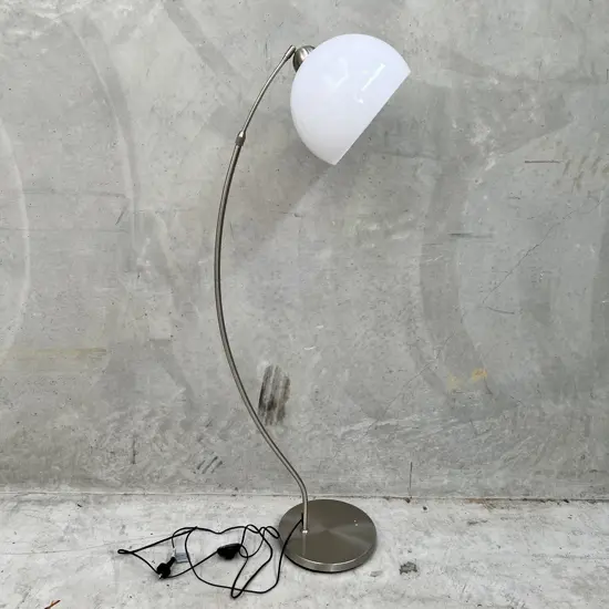 Mid Century Style Arc Lamp. Working Condition. H150cm