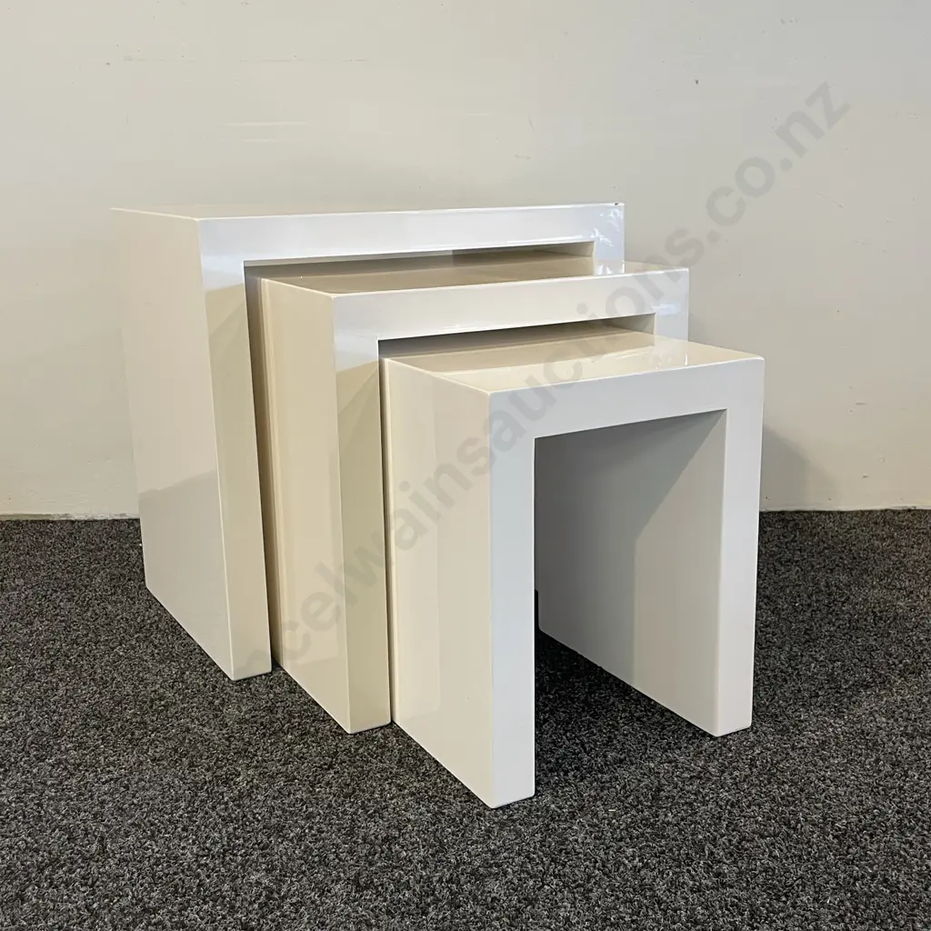 Modernist High Gloss White Painted Nest of Tables. Large 59x40 H56 Med 46x38 H49 Sml 36x33 H42cm Image 1++