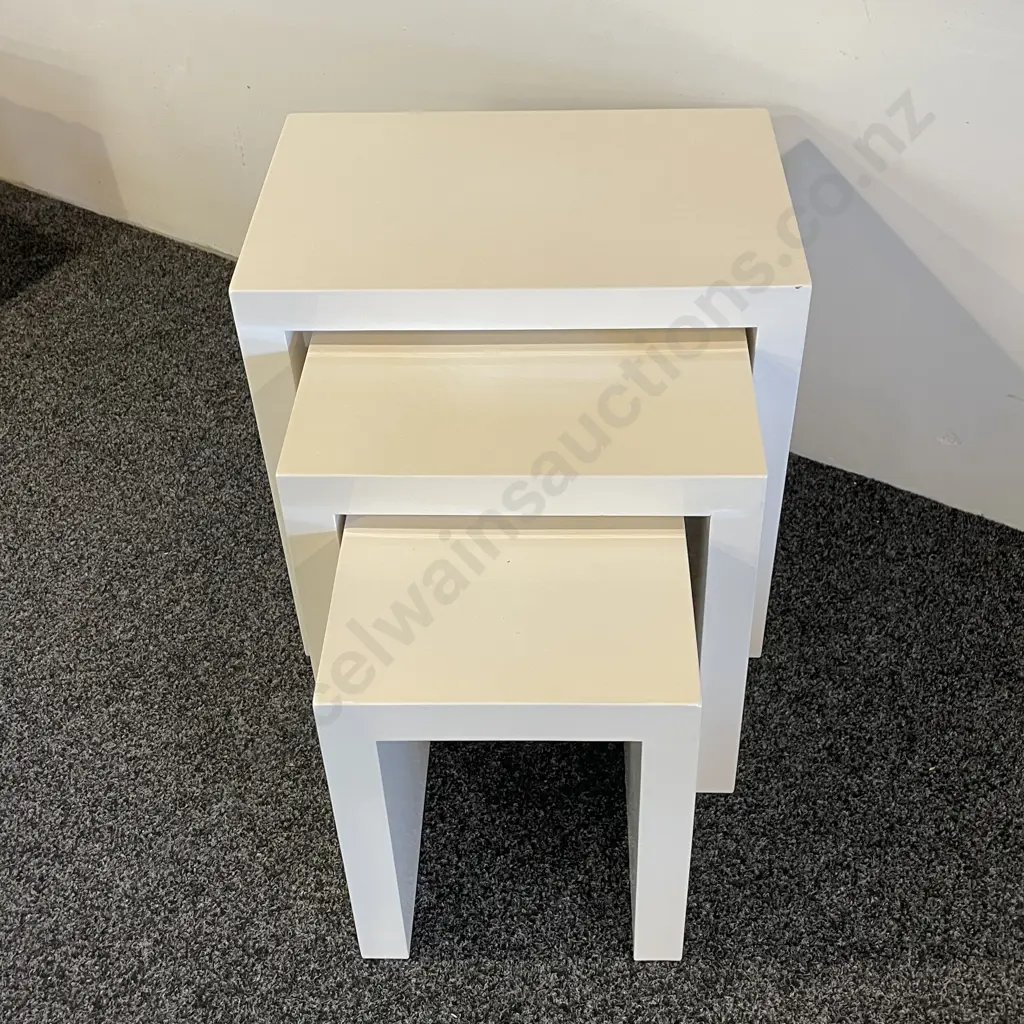 Modernist High Gloss White Painted Nest of Tables. Large 59x40 H56 Med 46x38 H49 Sml 36x33 H42cm Image 1++