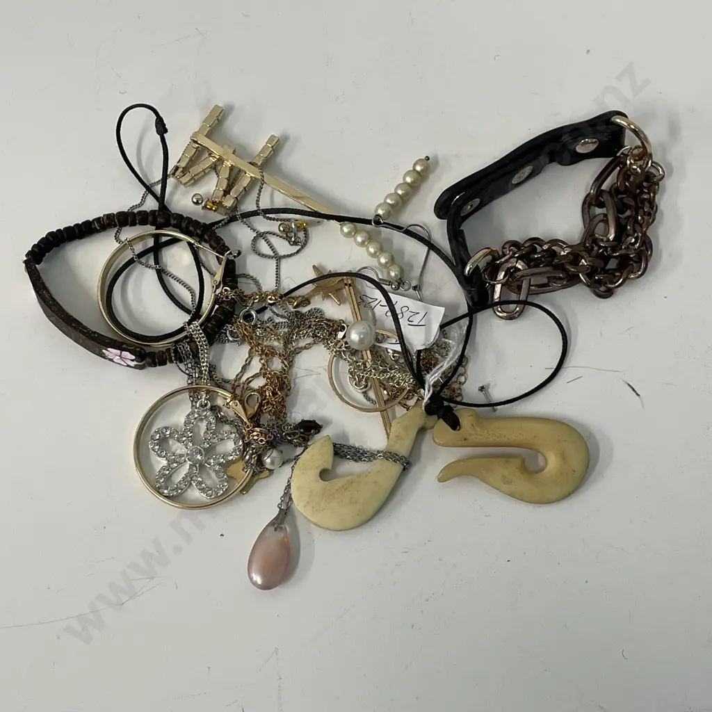 Assorted Jewellery with two carved bone fish hook necklaces Image 1++