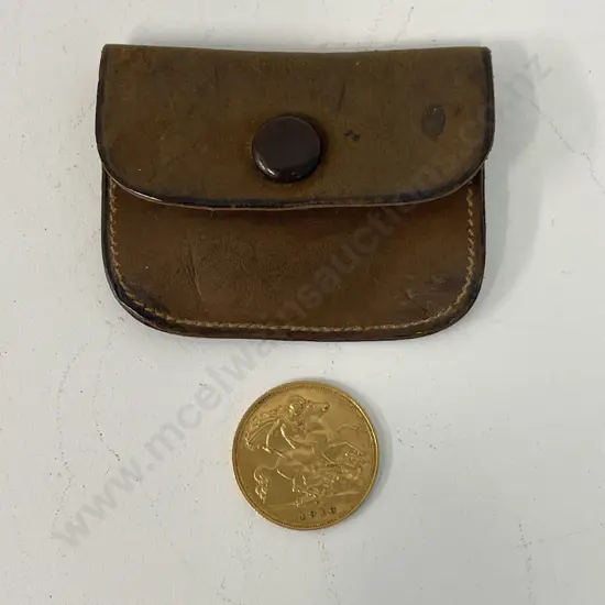 Gold 1916 Half Sovereign with leather pouch