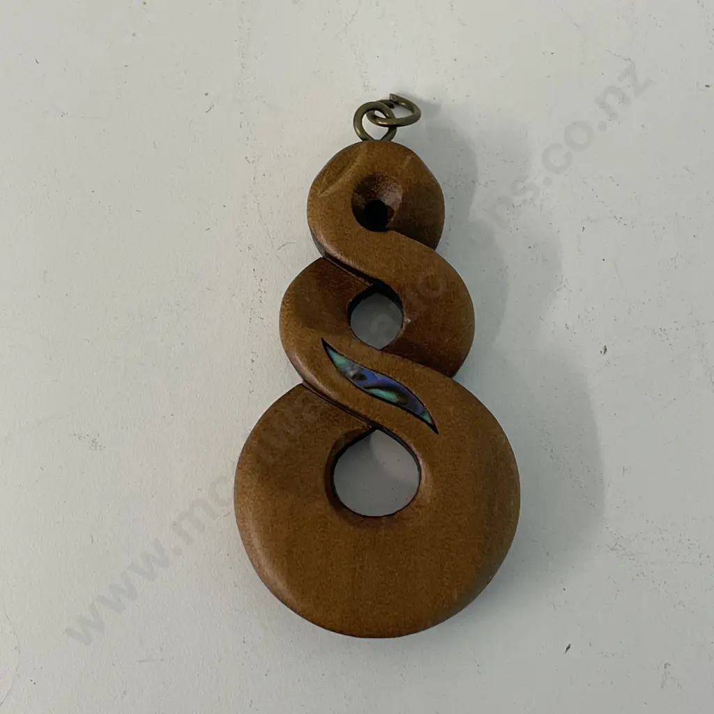 NZ Kiwiana Twist Pendant with Paua detail Image 1++
