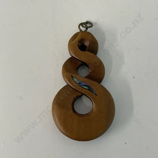 NZ Kiwiana Twist Pendant with Paua detail