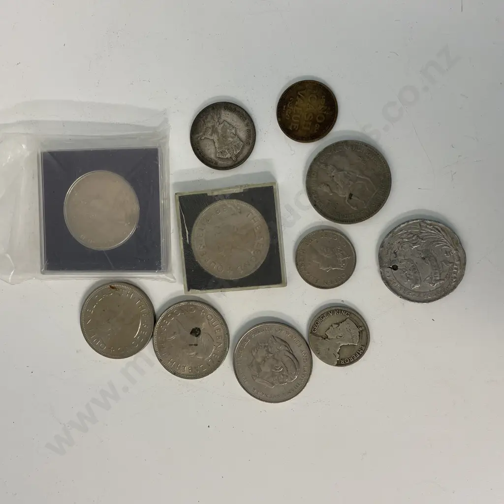 Assortment of Vintage coins including Commemorative, with 1914-1919 Victory Justice Peace coin Image 1++